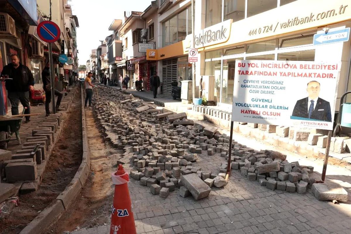 İncirliova\'da Fevzi Paşa Caddesi yenileniyor
