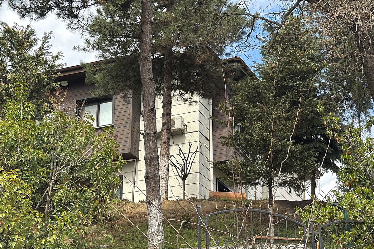 Yolda oluşan çatlaklar nedeniyle valilik konutu geçici olarak boşaltılıyor