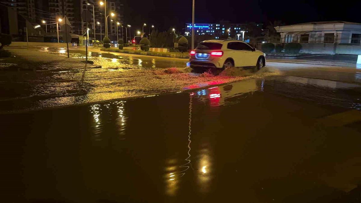 Osmaniye\'de Sağanak Yağış, Ulaşımı Aksattı