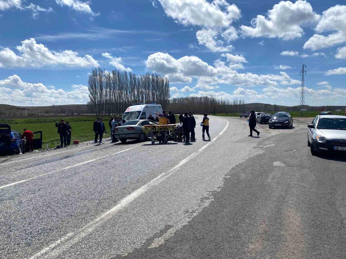 Yozgat\'ta Trafik Kazası: 4 Yaralı