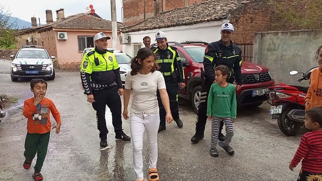 Polisten Atike’ye Doğum Günü Sürprizi
