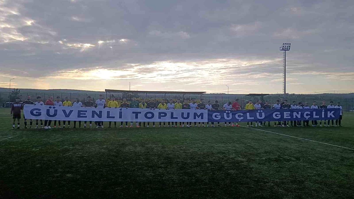 Tekirdağ\'da Polis Haftası\'na Özel Dostluk Maçı