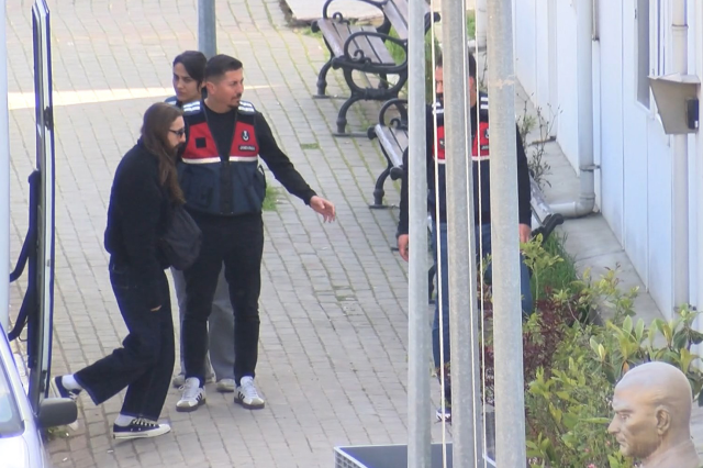 Uyuşturucu soruşturması kapsamında gözaltına alınan ünlüler Adli Tıp'a getirildi