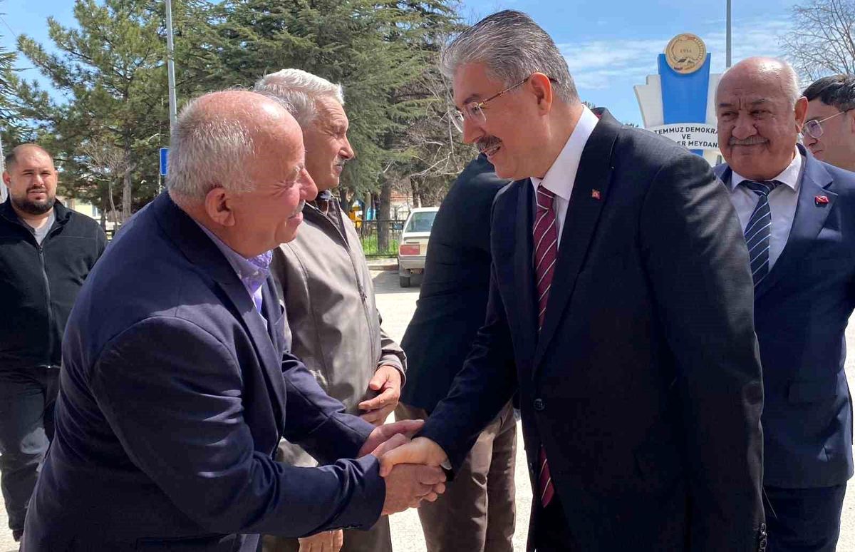 Vali Yılmaz, Alpu\'da hem vatandaşla buluştu, hem çalışmaları denetledi