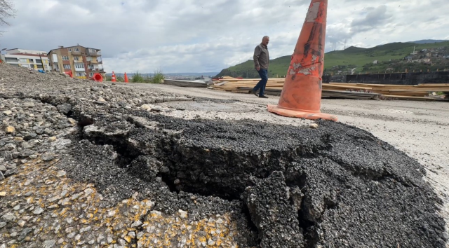 Yolda oluşan çatlaklar nedeniyle valilik konutu geçici olarak boşaltılıyor