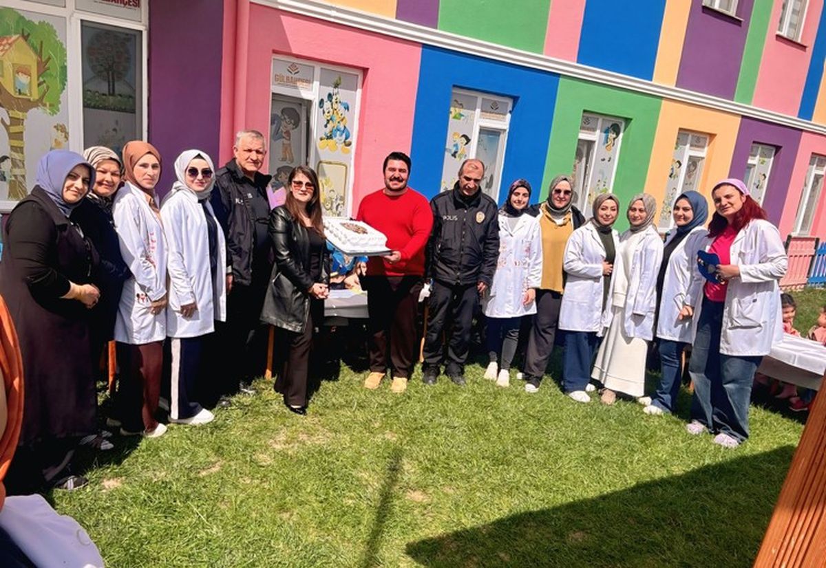 Anaokulundan Polislere Sürpriz Kutlama
