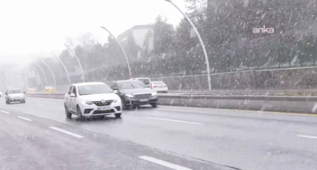 Ankara'ya lapa lapa kar yağdı