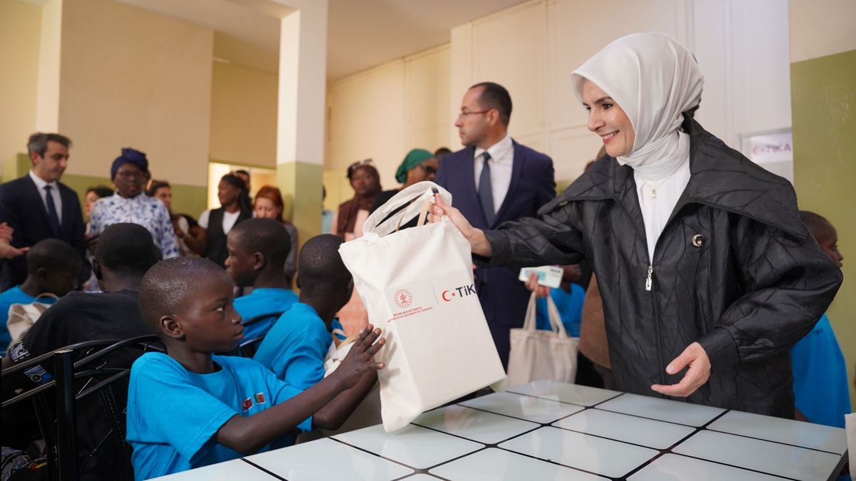 Bakan Göktaş, Senegal\'de Türkiye\'nin destekleriyle faaliyet gösteren sosyal hizmet merkezlerini ziyaret etti