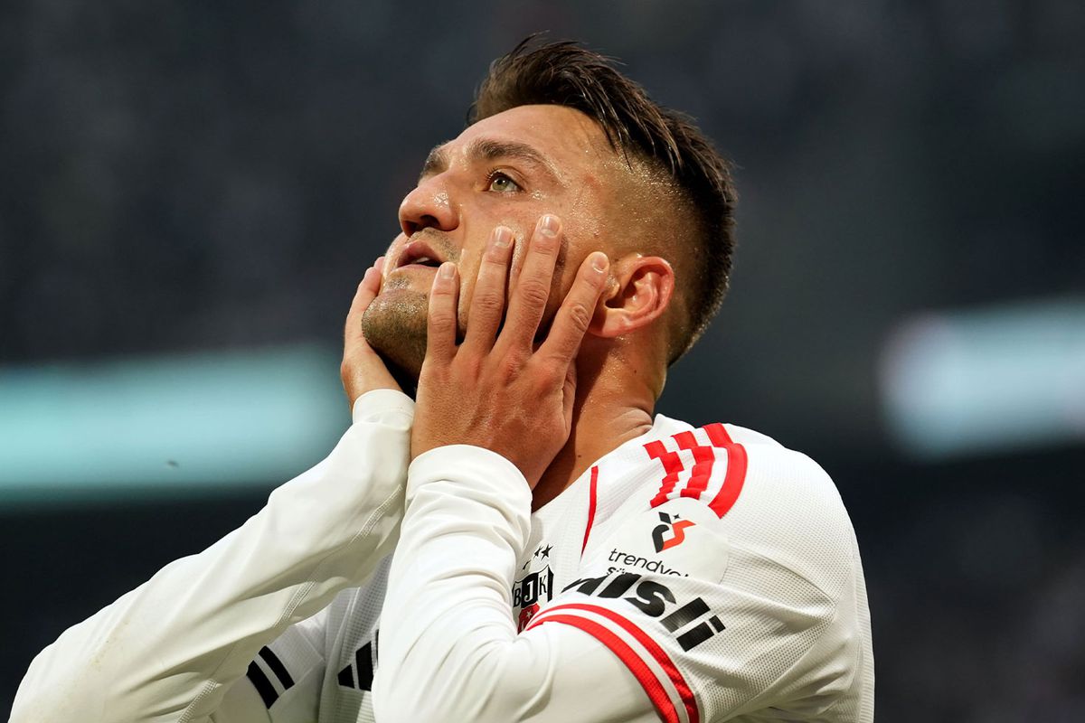 Beşiktaş taraftarından Cengiz Ünder\'e protesto