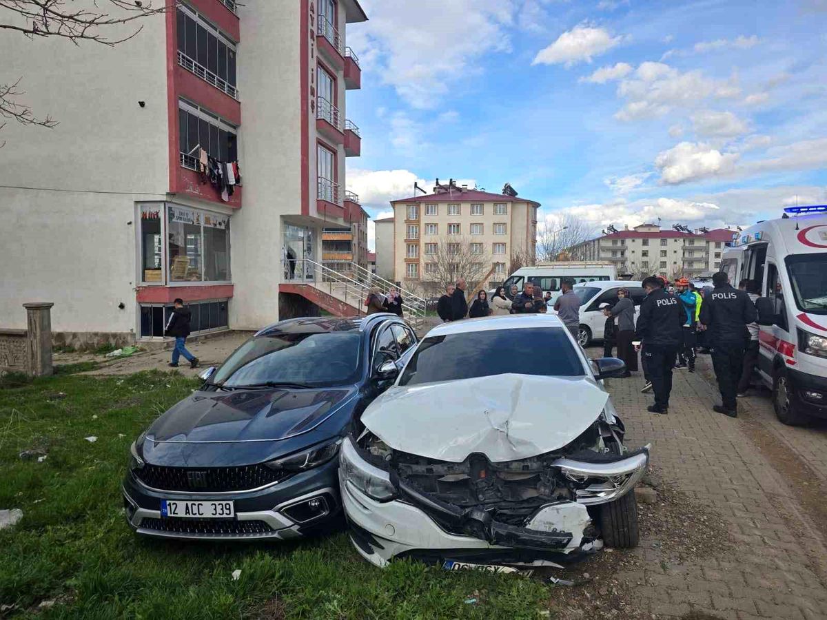 Bingöl\'de Trafik Kazası: 4 Yaralı