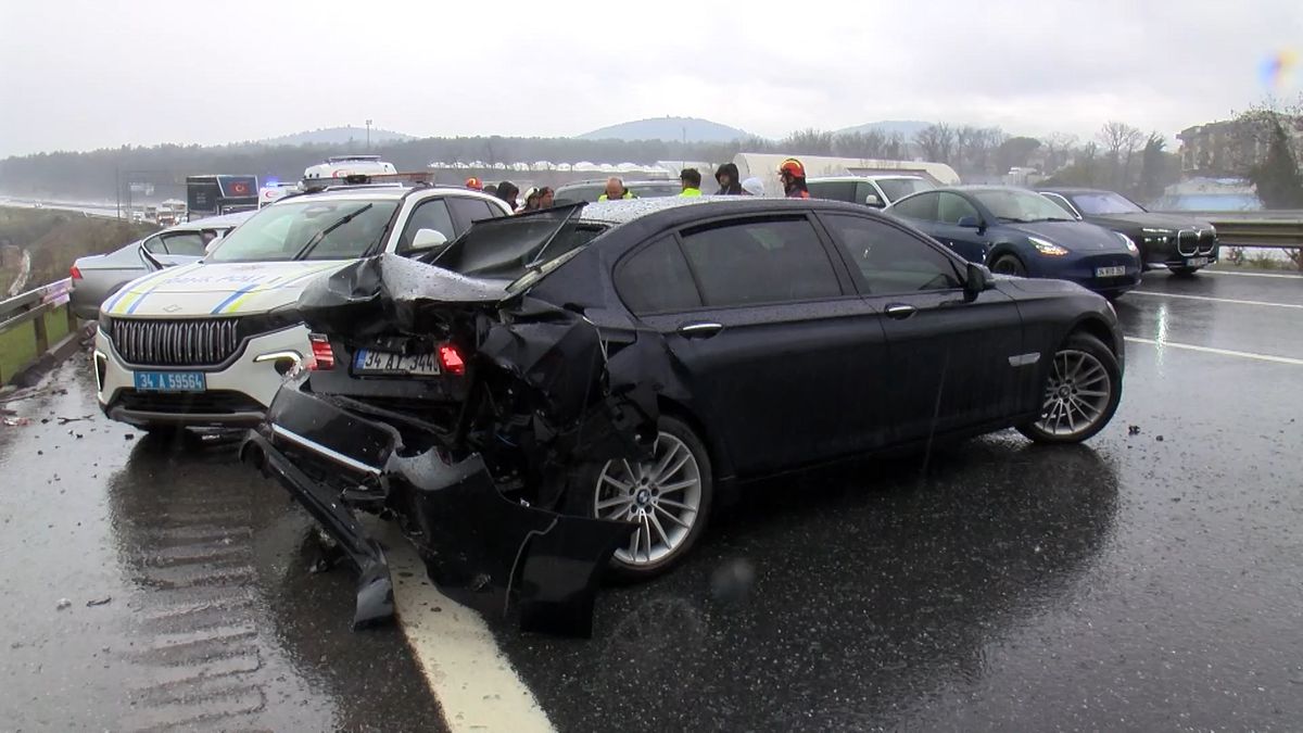 Çekmeköy\'de Zincirleme Kaza: 4 Yaralı