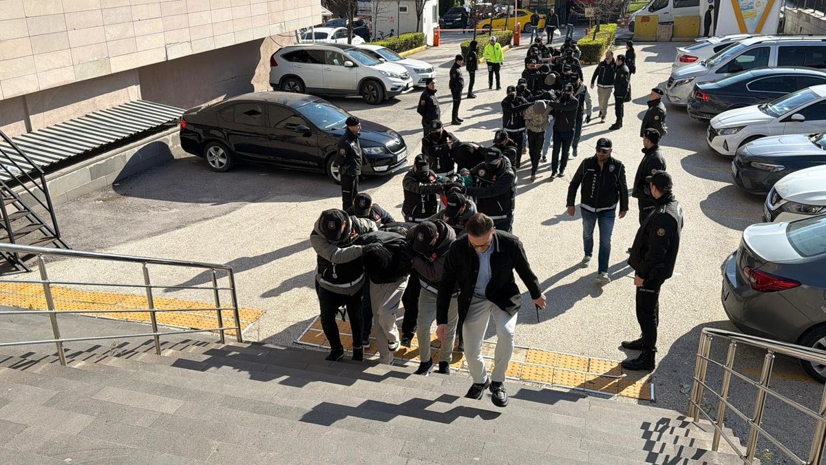 Eskişehir\'de Uyuşturucu Operasyonu: 14 Tutuklama