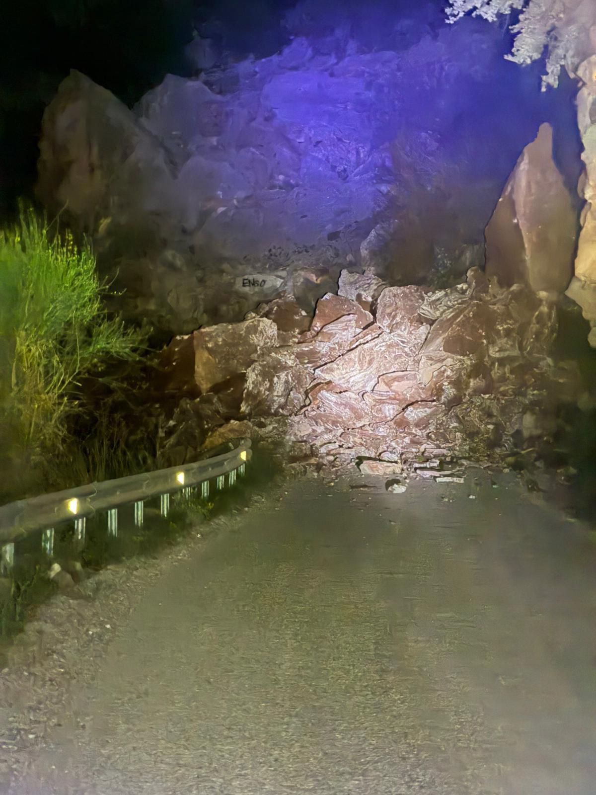 Fethiye\'de Yamaçtan Kaya Düşmesi