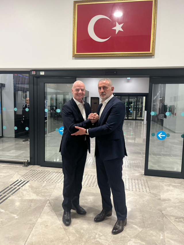 Gianni Infantino İstanbul'a geldi! Hacıosmanoğlu ile verdiği pozu görenler aynı yorumu yaptı