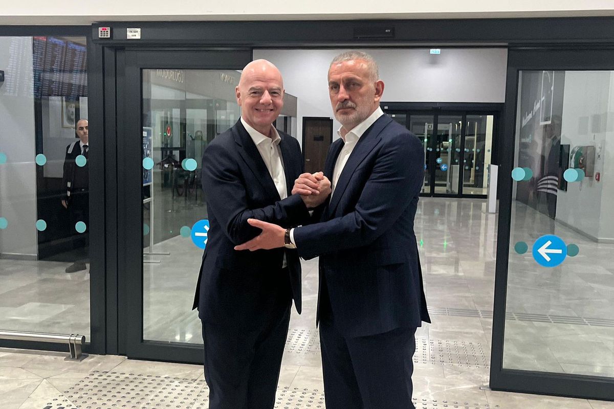 Gianni Infantino İstanbul\'a geldi! Hacıosmanoğlu ile verdiği pozu görenler aynı yorumu yaptı