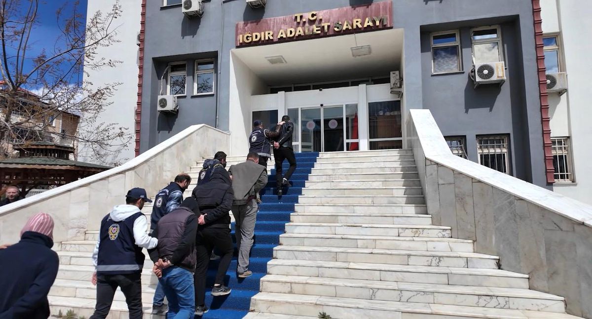 Iğdır\'da Göçmen Kaçakçılığı Operasyonu