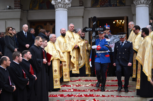Lucescu’nun cenazesine katılan Türk taraftarlar Fatiha okudu 