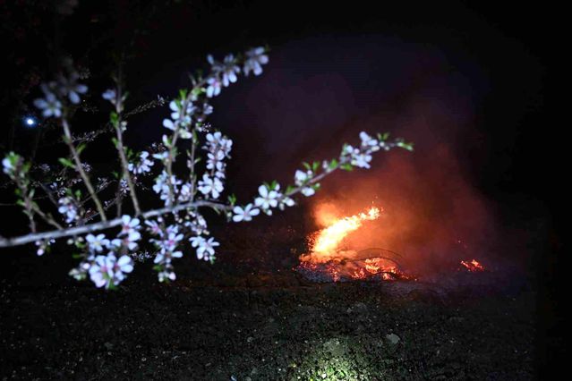 Demirci’de Badem Üreticileri Don Nöbetinde