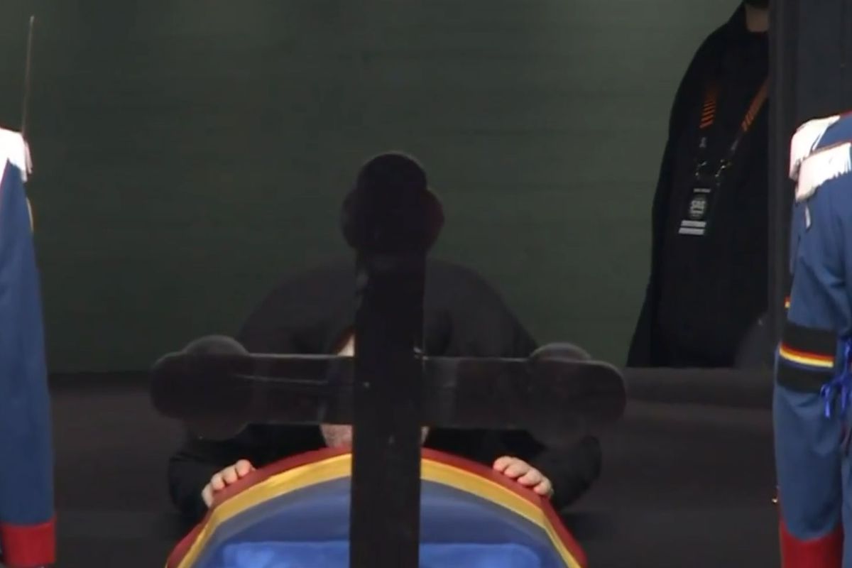 Onu daha &ouml;nce b&ouml;yle g&ouml;rmediniz! Lucescu'ya veda eden Sumudica h&uuml;ng&uuml;r h&uuml;ng&uuml;r ağladı