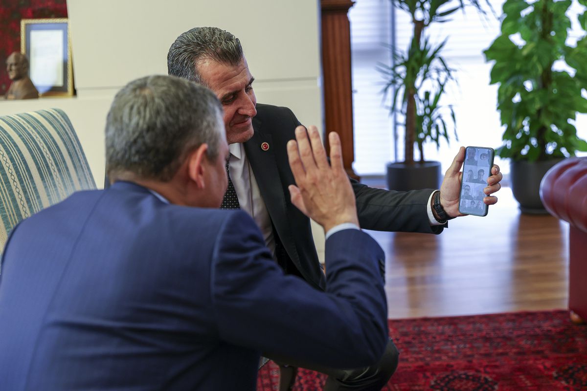 Özgür Özel\'den Polis Günü Kutlaması