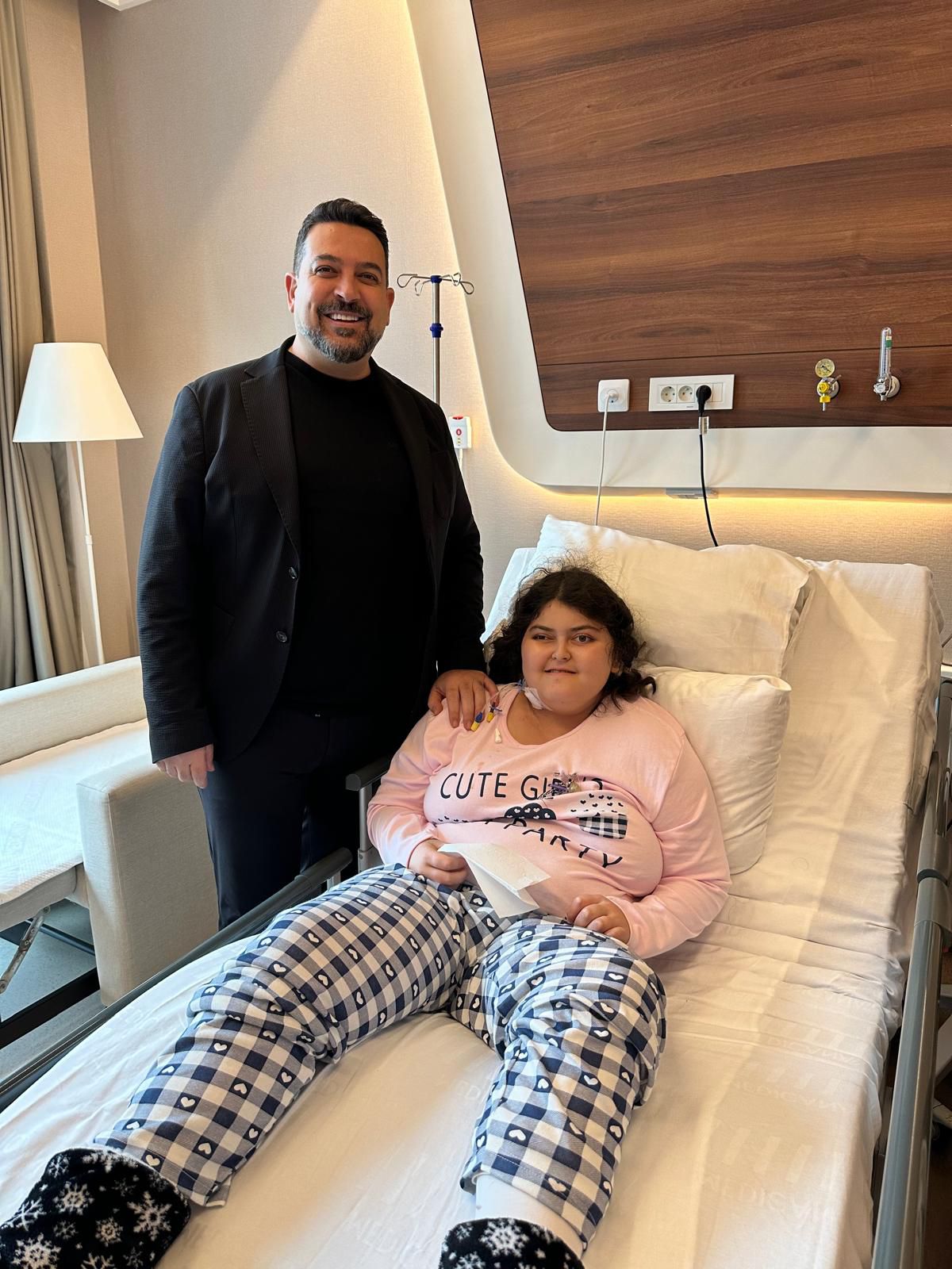 Prof. Dr. Erdinç Özek’ten Umut Veren Başarı: “Ameliyat Edilemez” Denilen Tümör Tamamen Temizlendi