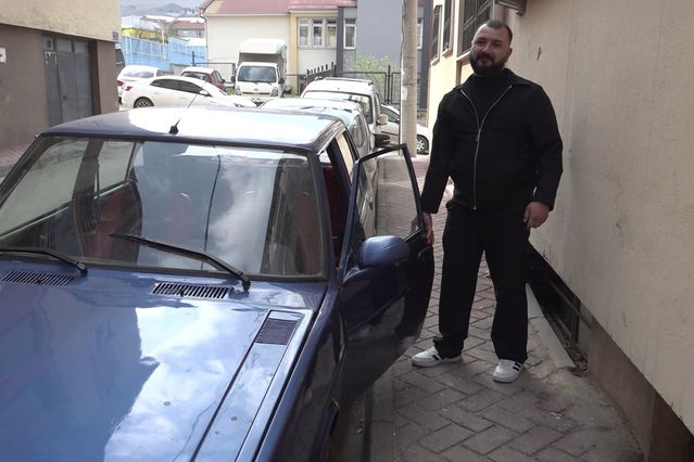 Sahibinin bile unuttuğu araca gelen teklifler güldürdü: Yarısı ısırılmış dönerle takas