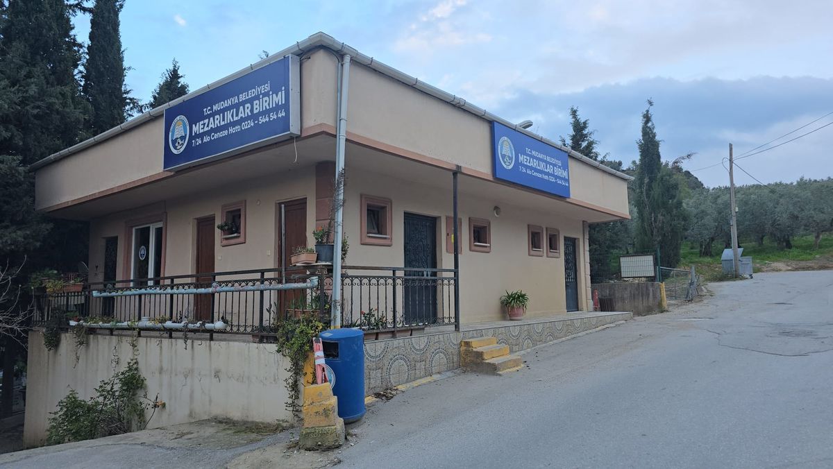 Şehit Mezarlığından Minyatür Heykel Çalan Şüpheli Yakalandı