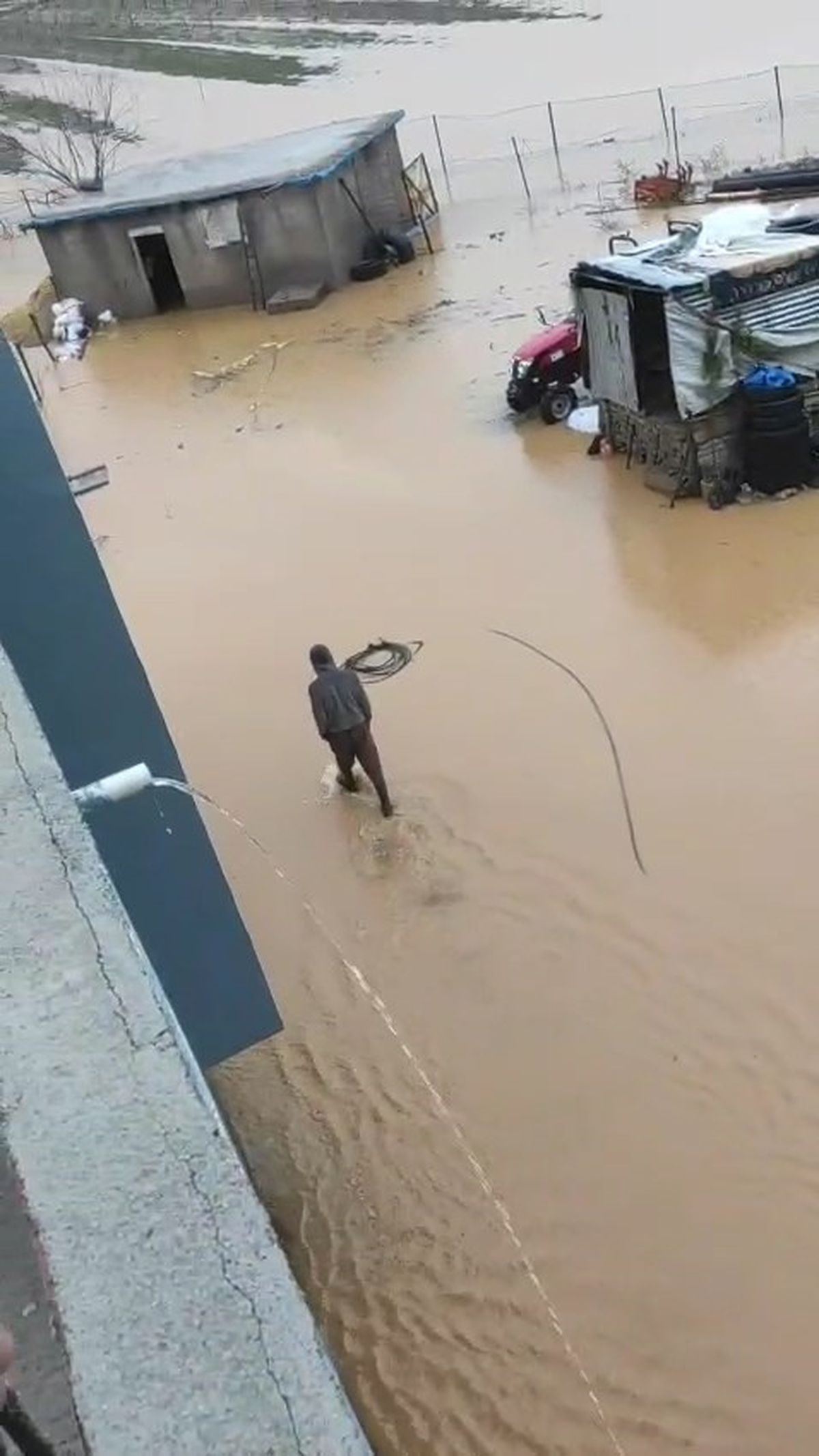 Siirt\'te Sağanak Taşkını: Evler Su Altında Kaldı