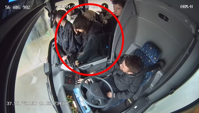 Şoförün duyarlılığı hayat kurtardı: Güzergahı değiştirip fenalaşan kızı hastaneye yetiştirdi