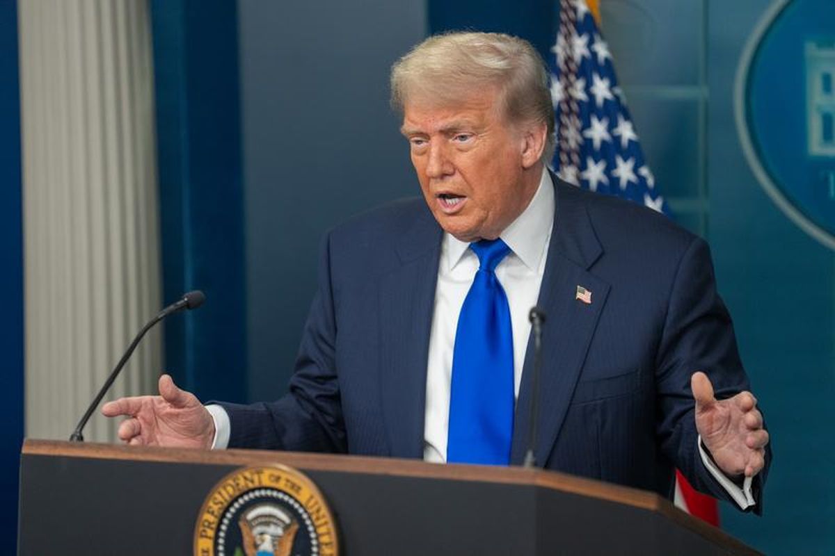 Trump\'tan İran\'a Hürmüz Boğazı Uyarısı