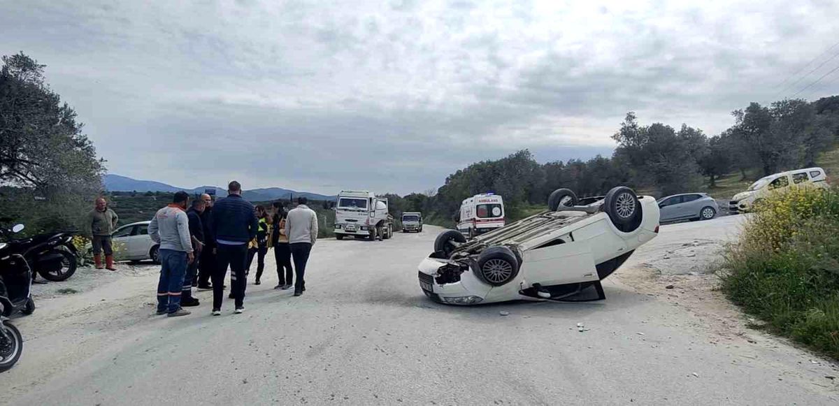 Kuşadası\'nda Takla Atan Otomobilden Sağ Kurtuluş