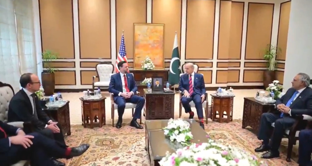 ABD ve İran heyetlerinin başkanları, Pakistan Başbakanı Şerif ile görüştü