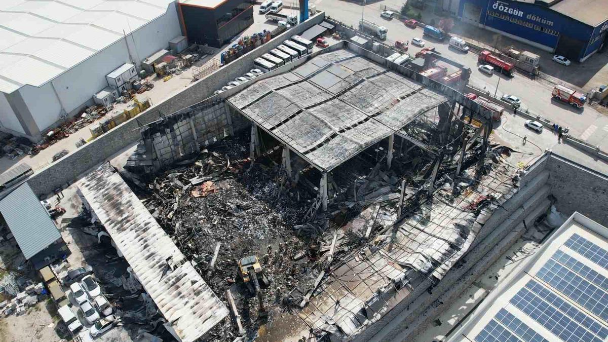 Sincan\'da İlaç Fabrikasında Yangın