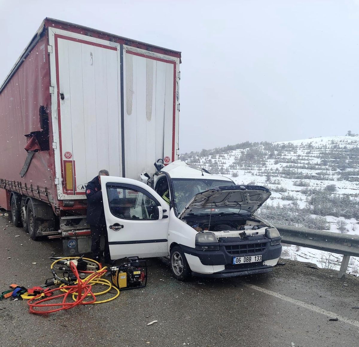 Erzurum\'da Trafik Kazası: 2 Ölü, 3 Yaralı