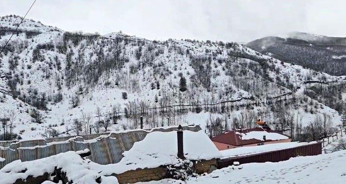 Erzincan\'da Nisan Sürprizi: Kar Yağışı