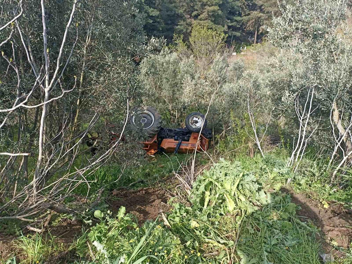 Traktör Şarampole Uçtu, 2 Yaralı