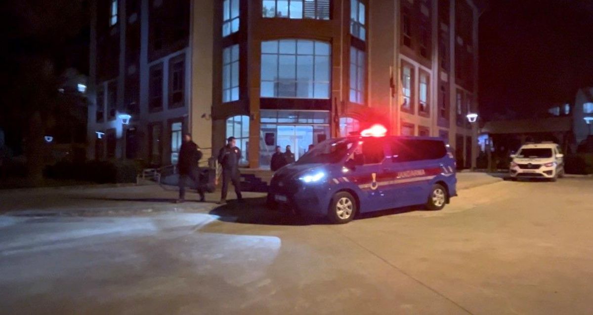 Bayındır\'da Görevli Polislere Mukavemet: 4 Şüpheli Tutuklandı