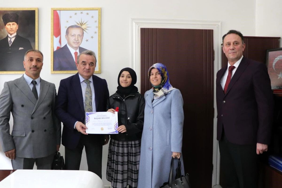 Bozüyük\'te Kur\'an Yarışması Birincisi Kaymakamla Buluştu