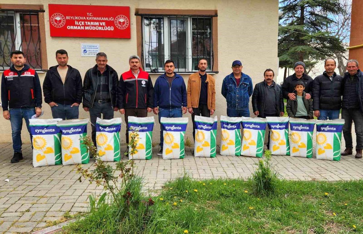 Eskişehir\'de Çiftçilere Hibeli Tohum Dağıtımı