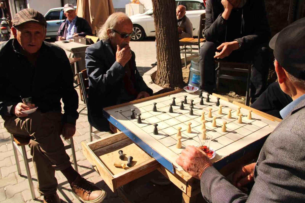 Menteşe\'de Dama Tutkusu Devam Ediyor