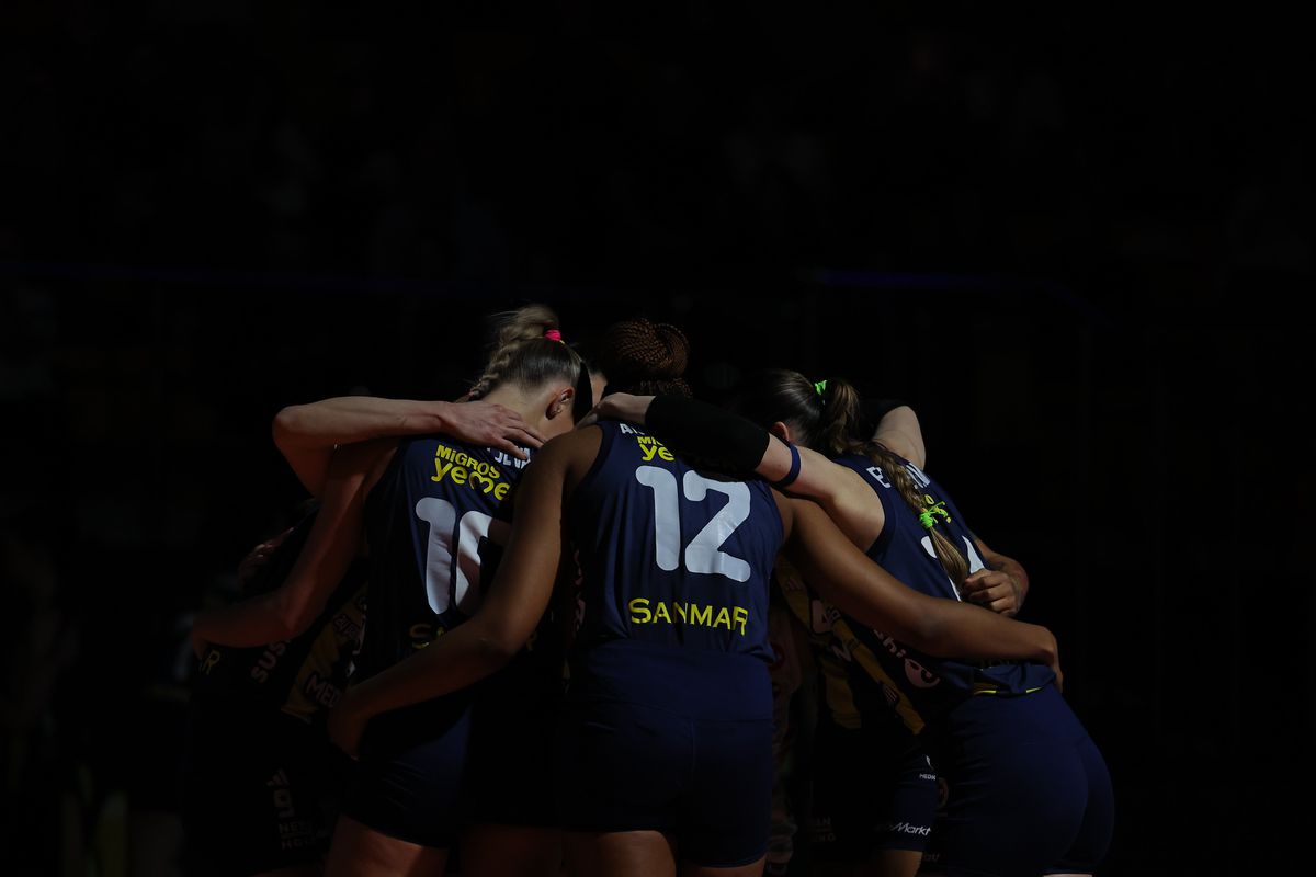Fenerbahçe Medicana, VakıfBank\'ı Devirerek Seriyi Eşitledi