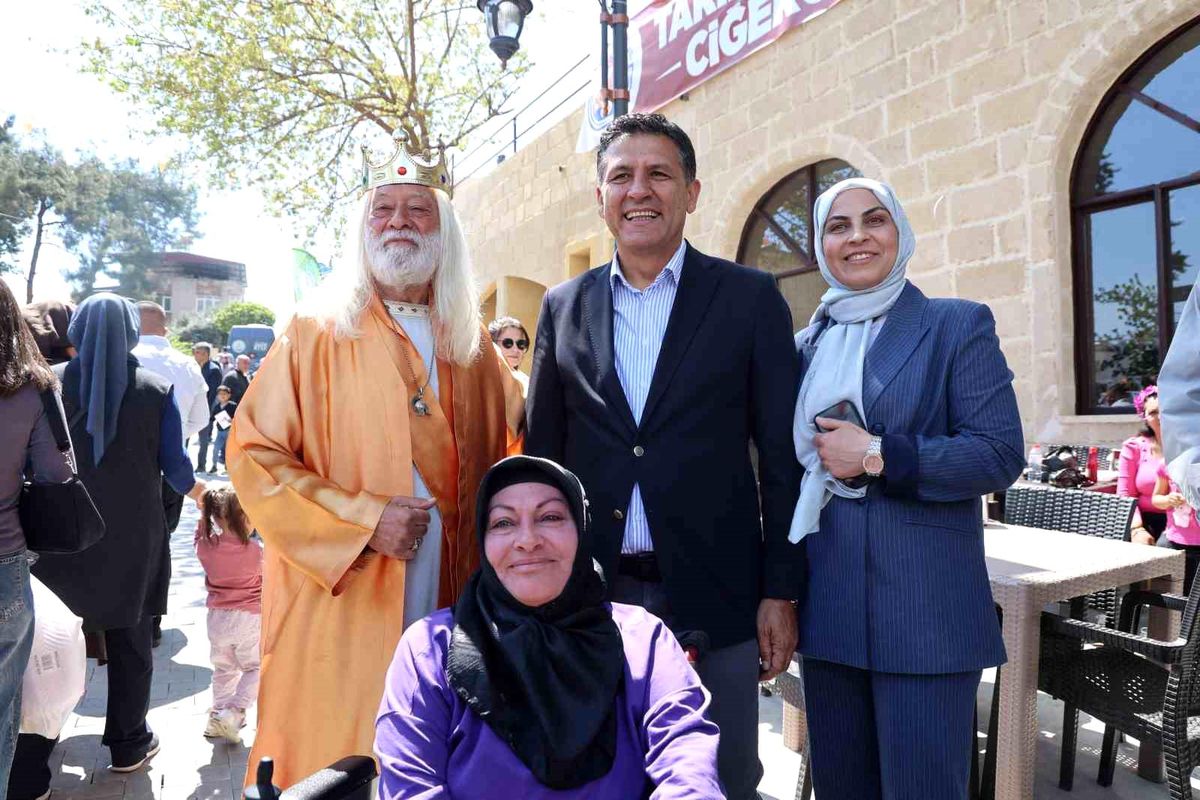 Festivalde Osmanlı geleneği yaşatıldı, ciğer tezgahları davul zurna ile şenlendi