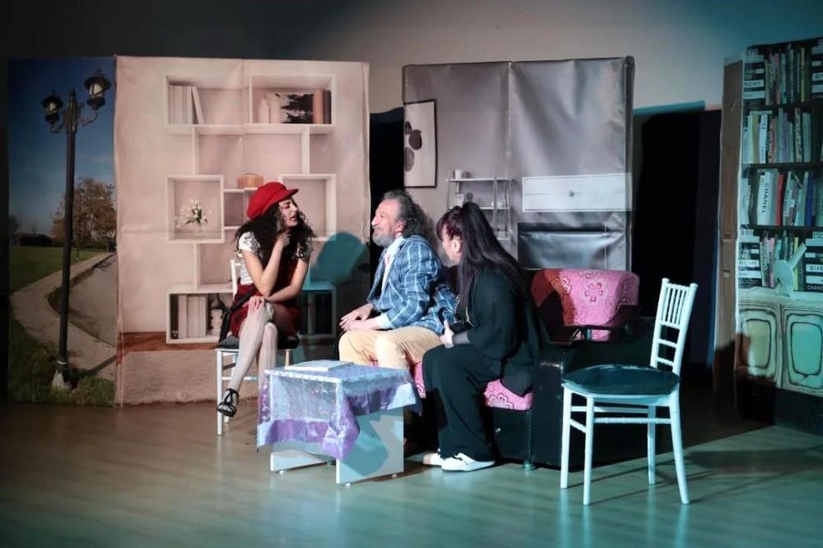 İncirliova\'daki tiyatro oyununa vatandaşlardan yoğun ilgi