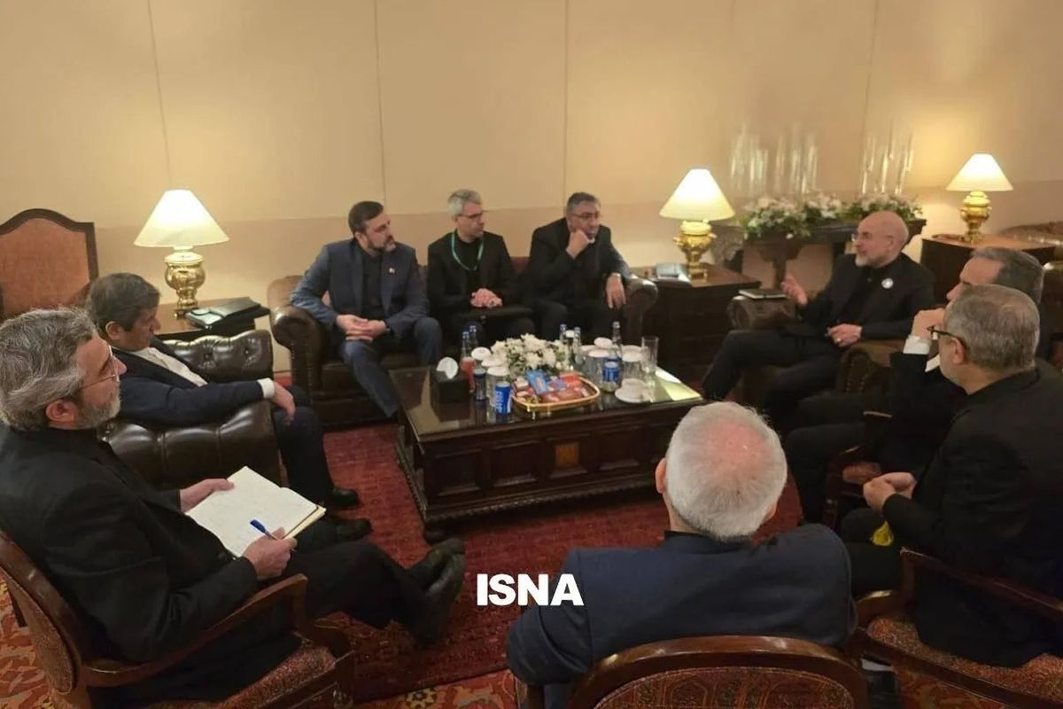 İran heyetinden görüşme öncesi toplantı! İşte ilk fotoğraf