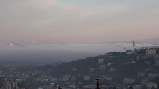 <a class='keyword-sd' href='/istanbul-bogazi-449/' title='İstanbul Boğazı'>İstanbul Boğazı</a> sis bulutlarının arasında kayboldu