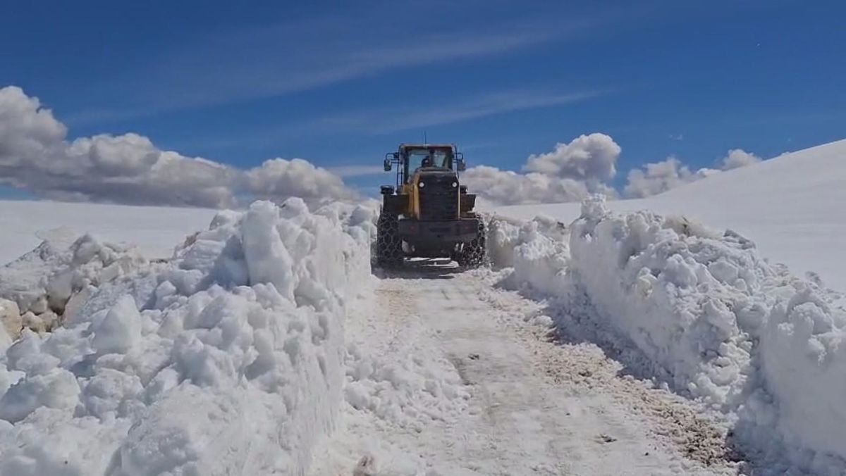 Kars\'ta Köy Yolları Karla Kapandı