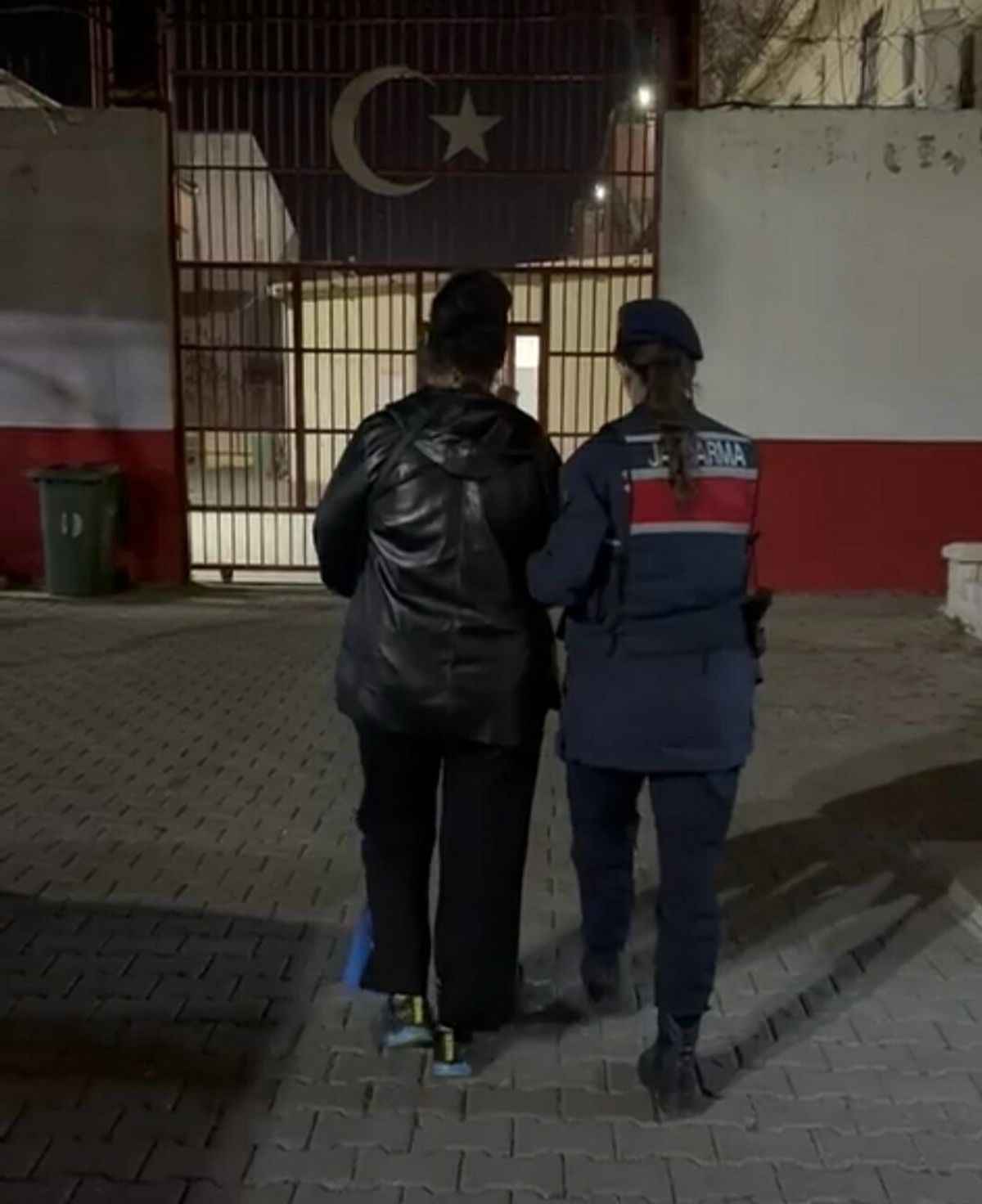 73 Yıl Hapis Cezalı Kadın Kuşadası\'nda Yakalandı