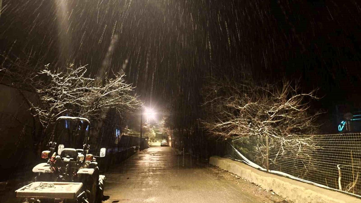 Malatya\'da Kar Yağışı Ulaşımı Olumsuz Etkiliyor