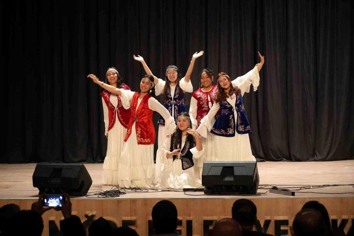 Niğde\'deki Nevruz etkinliklerinde Türk dünyası ezgileri sahnelendi