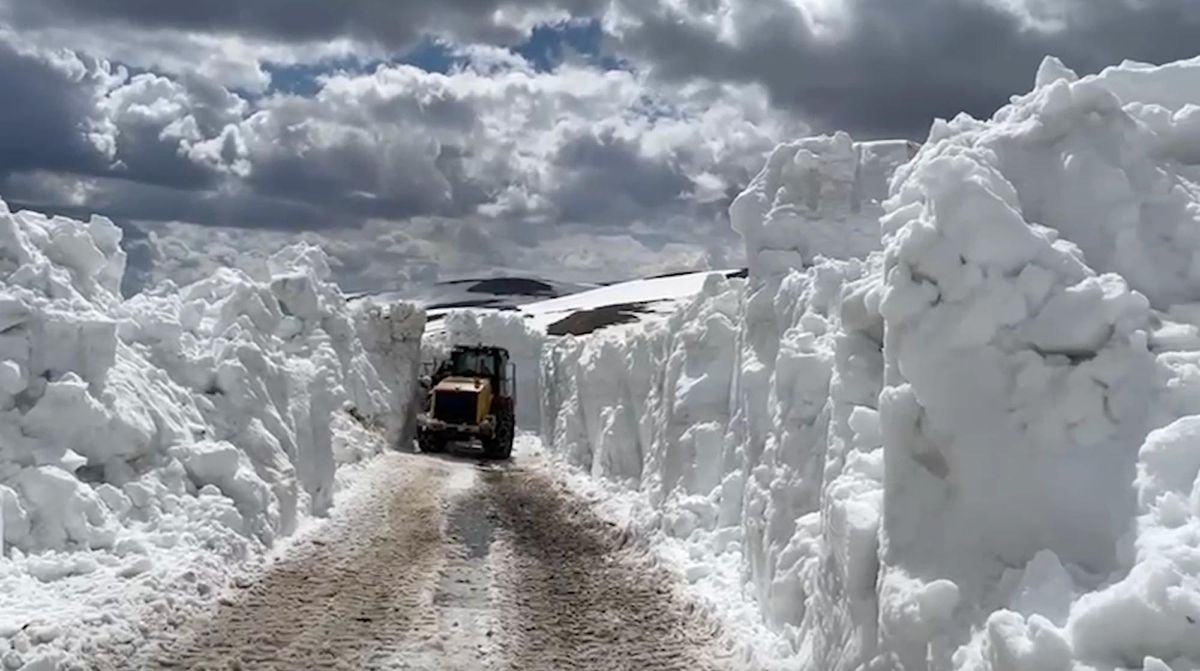 Erzincan\'da 4 Metre Karla Mücadele